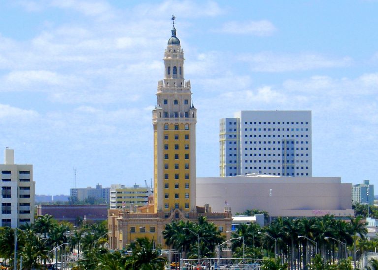 Miami_freedom_tower_for_wikipedia_by_tom_schaefer_miamitom_0004