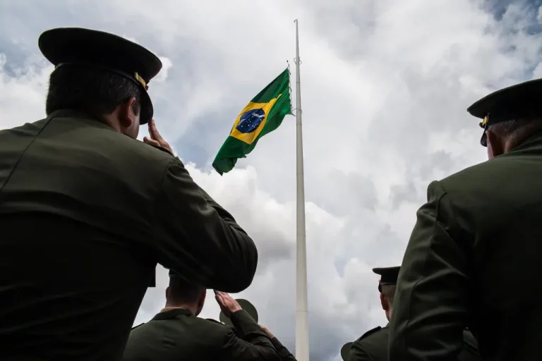 Militares do Exército Brasileiro em cerimônia do Dia da Bandeira em Brasília, em 2018. (Foto: Exército Brasileiro/Divulgação/Flickr)