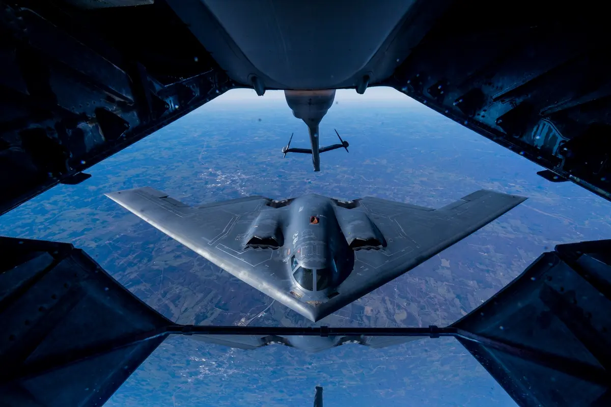 Um avião B-2 Spirit, do modelo usado pelos Estados Unidos no seu bombardeio ao Irã durante a Guerra dos Doze Dias. (Foto: U.S. Air Force / Keith James)