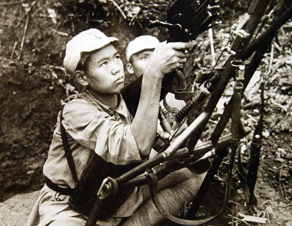Soldados da China durante combates na Segunda Guerra, em março de 1942. (Foto: Office of War Information / National Museum of the U.S. Navy / Flickr)
