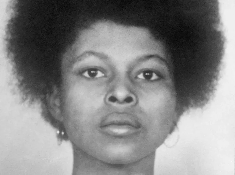 Assata Shakur após sua prisão, em abril de 1971. (Foto: NYC Police / Domínio Público / Wikimedia Commons)