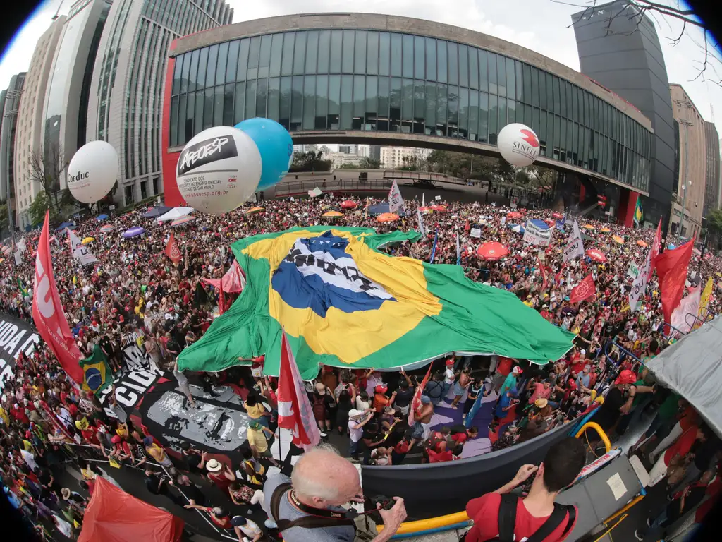 São Paulo (SP), 21/09/2025 Manifestantes participam de ato contra a PEC da Anistia e da Blindagem, no MASP. (Foto: Paulo Pinto/Agência Brasil)