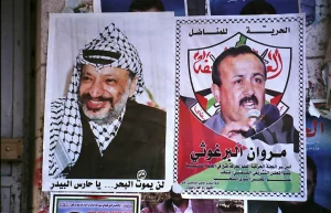 Yasser Arafat, líder da Organização para a Libertação da Palestina (OLP) e Marwan Barghouti, líder do Fatah que segue preso por Israel. (Foto: helga tawil souri / Flickr)