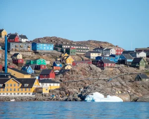 Vila em Uummannaq, em Kitaa, na Groelândia. (Foto: ArticDesire.com / Pexels)