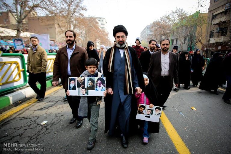 O novo líder supremo do Irã, Mojtaba Khamenei, durante marcha do Dia da Vitória, em fevereiro de 2017. (Foto: Mohammad Mohsenifar / Mehr News)