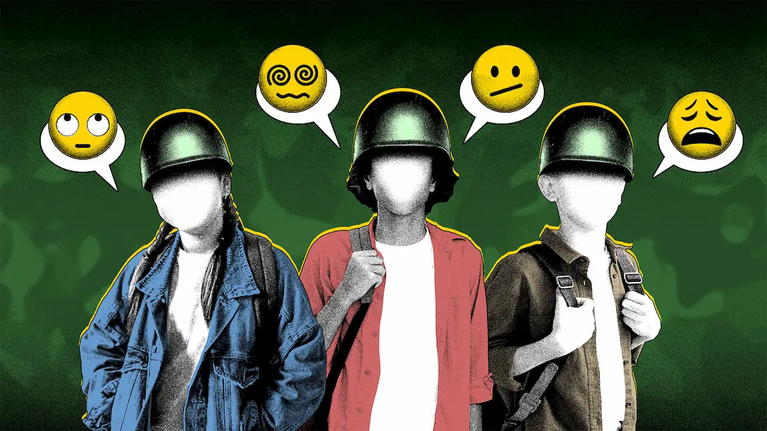 Em mensagens trocadas entre os estudantes de ensino médio, o ritual iniciado em abril é descrito como constrangedor. “Escola não é um quartel”, reclama um dos relatos. Outro afirma que, se a sala não cumprisse o procedimento, viriam os “xingos do monitor militar”. (Imagem: Matheus Pigozzi/Agência Pública)