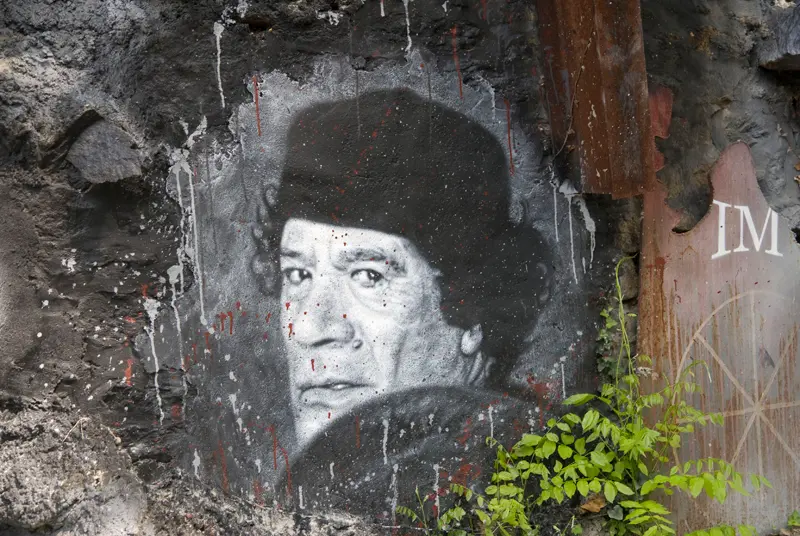 Retrato de Muammar Gaddafi pintado em Lyon, na França. (Foto: Thierry Ehrmann / Flickr)