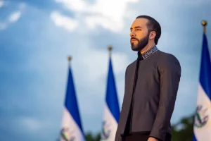 O presidente de El Salvador, Nayib Bukele, durante desfile oficial. (Foto: Presidencia El Salvador)