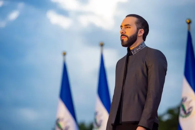 O presidente de El Salvador, Nayib Bukele, durante desfile oficial. (Foto: Presidencia El Salvador)