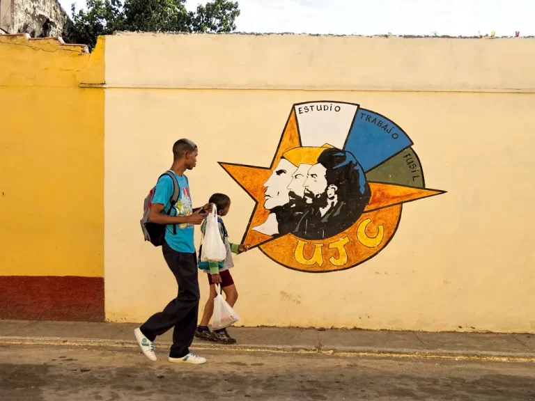 Se um confronto violento se concretizou em solo sul-americano — num cenário em que, de forma suspeita, o sistema defensivo que deveria proteger Caracas falhou —, é de se imaginar que, em solo cubano, a luta não seria tão fácil assim. (Foto: Dan Lundberg / Flickr)