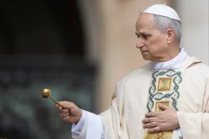 O papa Leão 14 durante missa na Praça São Pedro. (Foto: Catholic Church England and Wales / Flickr)