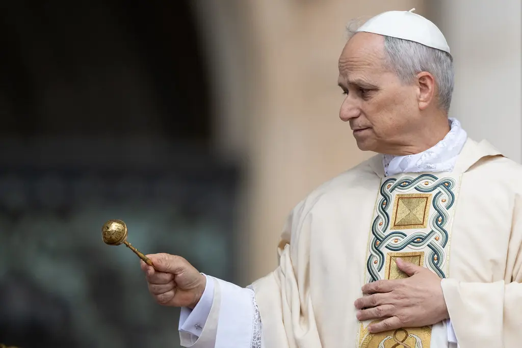 O papa Leão 14 durante missa na Praça São Pedro. (Foto: Catholic Church England and Wales / Flickr)