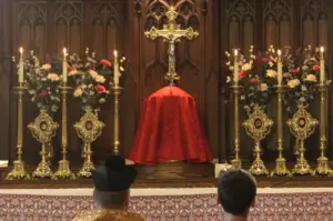 Membros da Fraternidade Sacerdotal São Pio X (FSSPX) – lefebvrianos – durante missa na Igreja de St. Jude, na Filadélfia. (Foto: jcapaldi / Flickr)