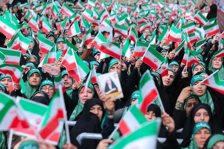 O verdadeiro desafio que o Irã colocou diante de Washington é, portanto, conceitual. Quem define a agenda? Quem decide quais armas, bases e alianças são desestabilizadoras? (Foto: khamenei.ir / Wikimedia Commons)