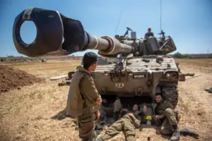 Um tanque e soldados israelenses durante a operação Guardião das Muralhas, em maio de 2021. (Foto: Israel Defense Forces / Flickr)