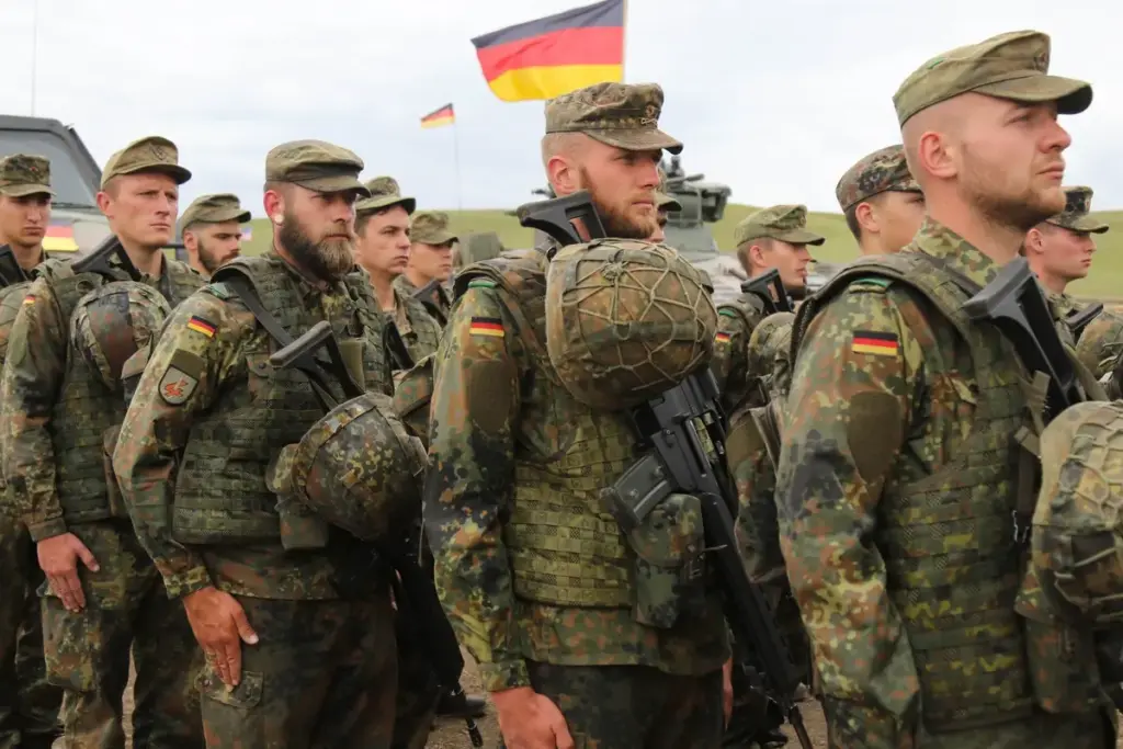 A Alemanha, que encerrou o serviço militar obrigatório em 2011, vem realizando, desde 1º de janeiro de 2026, uma campanha de recenseamento militar entre a juventude. (Foto: U.S. Army / Kris Bonet)