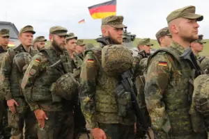 A Alemanha, que encerrou o serviço militar obrigatório em 2011, vem realizando, desde 1º de janeiro de 2026, uma campanha de recenseamento militar entre a juventude. (Foto: U.S. Army / Kris Bonet)