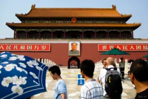 Há um fio condutor que liga a imagem do jovem Mao estudando a correnteza enquanto nada no rio aos jovens chineses que hoje estudam o Pensamento de Mao Tsé-Tung. (Foto: Liloh / Flickr)