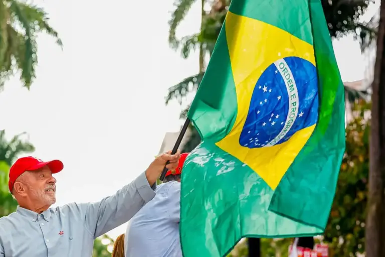 02.10.2026 — O presidente da República, Luiz Inácio Lula da Silva, durante ato de campanha no Rio de Janeiro: o evento "Lula m Belo Horizonte: O Brasil Pronto Pra Mais", realizado na Praça da Liberdade, Belo Horizonte - MG. (Foto: Ricardo Stuckert / Lula Oficial)